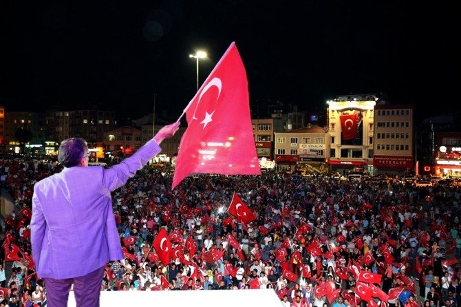 Zeytinburnu demokrasi nöbetine devam ediyor