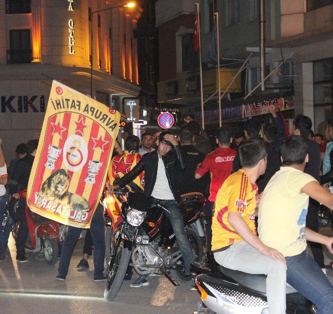 Galatasaraylı Taraftarları Tur Attı