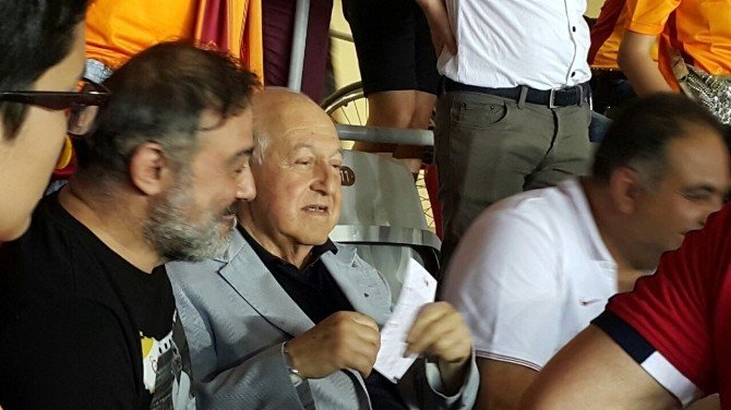 Galatasaray Eski Başkanı Duygun Yarsuvat, Taraftarlar Arasında