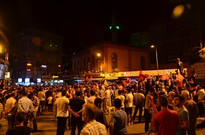 Zonguldak’ta demokrasi nöbeti sürüyor