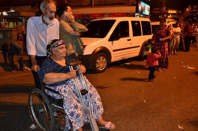Tekerlekli sandalyesi ile demokrasi nöbetine akın etti