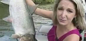 Balık canlanınca ne yapacağını şaşırdı