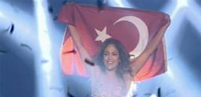 Jennifer Lopez'den Türk bayraklı final