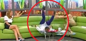 Sunucu canlı yayında takla attı