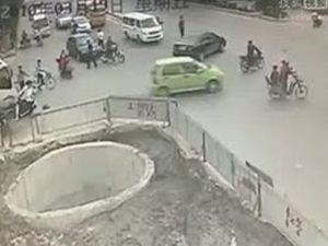 1 dakika içinde 5 kaza yapan motor sürücüsü