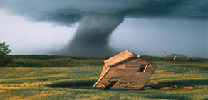 Hortum evi böyle uçurdu 