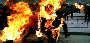 Tartıştığı adamı benzin döküp yaktı!