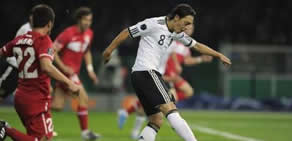 Mesut'un Türkiye'ye attığı gol